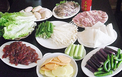 尽享原价136元的3堡烤肉2-3人超值A、B套餐（任选一）！优雅的环境，诱人的美味，一次性满足你的食欲！